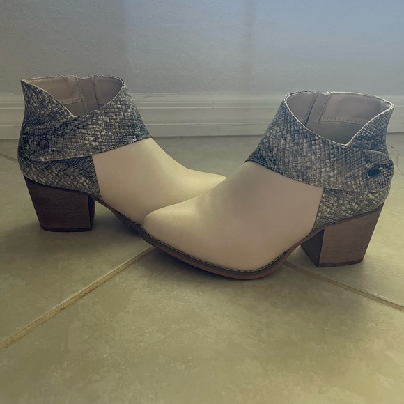 Tinstree booties - Picture 1 of 3